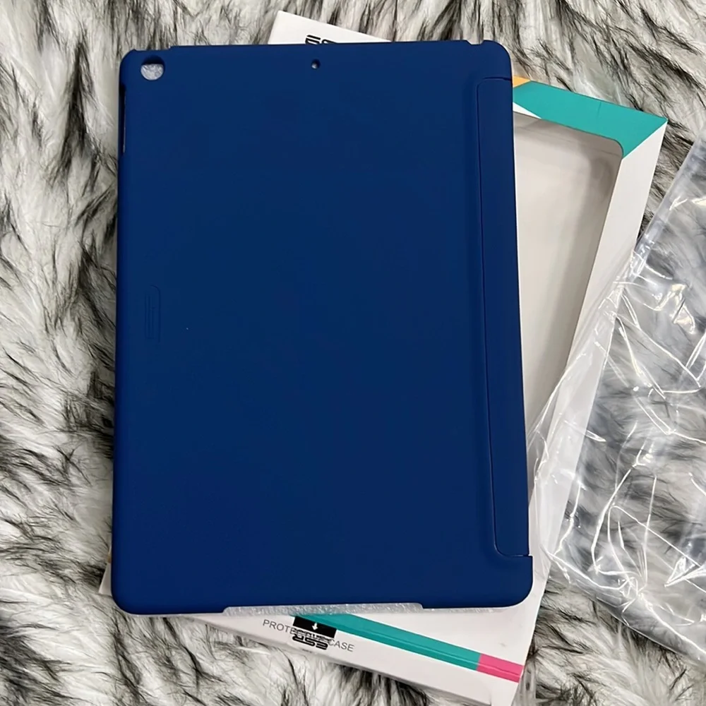 IPad Case NWT in Navy Blue iPad Slim 9.7 Inch 5th/ 6th Gen 2017/ 2018